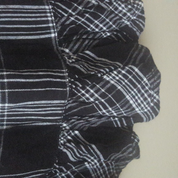 beachlunchlounge Black and White Plaid  Off the Shoulder RuffleTop, Size L - Picture 6 of 10